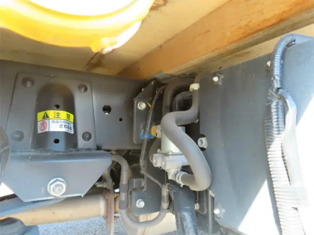 いすゞ エルフ 2RG-NJR88A(2WD)の写真45