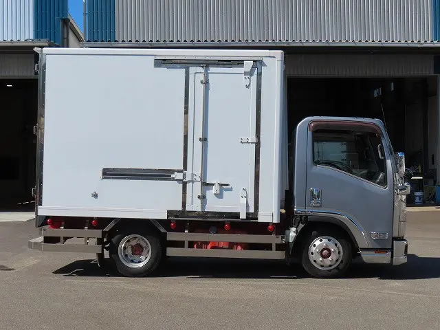 いすゞ エルフ TRG-NMR85AN(2WD)の写真4