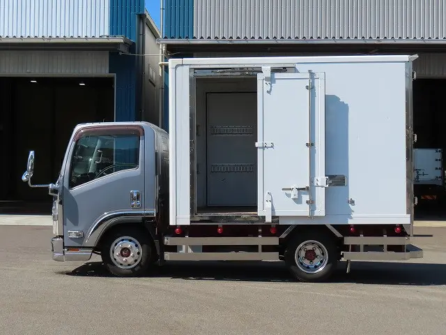 いすゞ エルフ TRG-NMR85AN(2WD)の写真8
