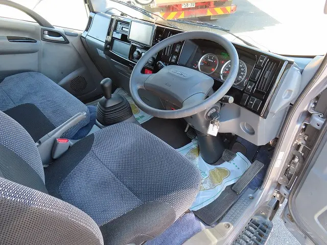 いすゞ エルフ TRG-NMR85AN(2WD)の写真10