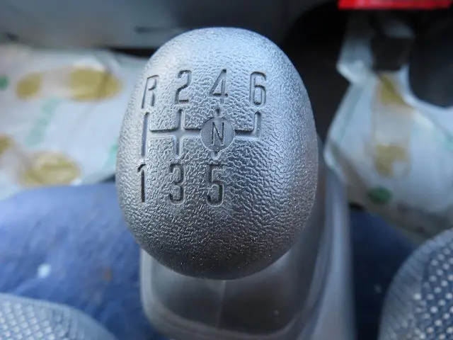 いすゞ エルフ TRG-NMR85AN(2WD)の写真17