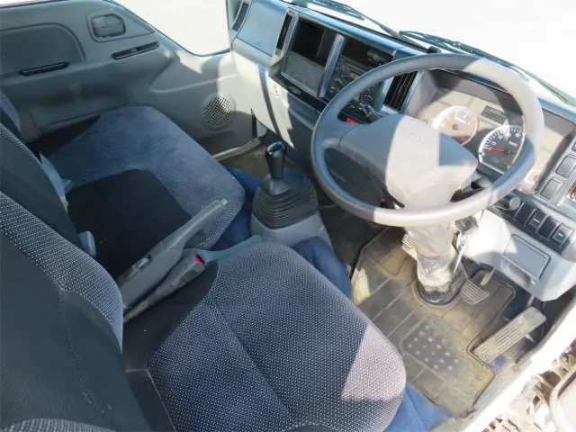 いすゞ エルフ TRG-NHR85A(2WD)の写真4
