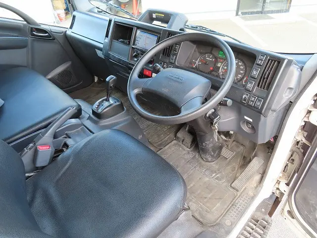 いすゞ エルフ 2RG-NPR88AN(2WD)の写真9