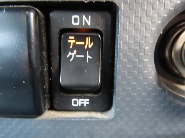 いすゞ エルフ 2RG-NPR88AN(2WD)の写真16