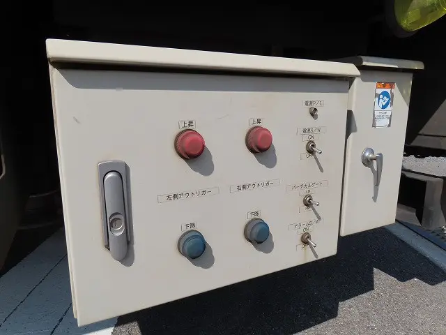 いすゞ エルフ 2RG-NPR88AN(2WD)の写真35