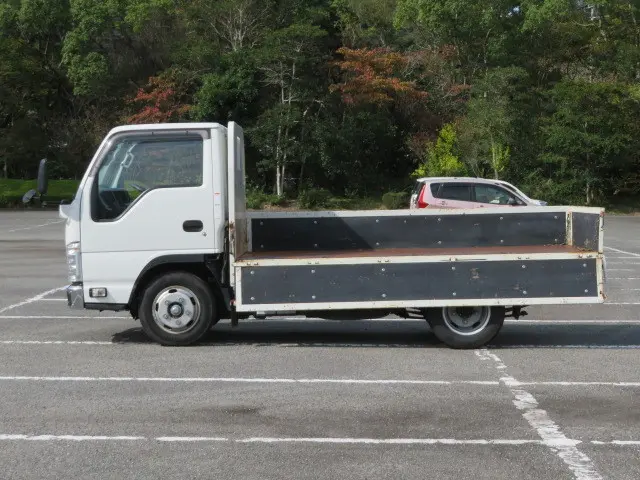 いすゞ エルフ 2RG-NJR88A(2WD)の写真9