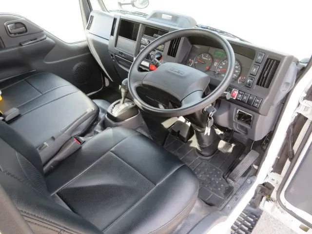 いすゞ エルフ 2RG-NJR88A(2WD)の写真10