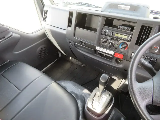 いすゞ エルフ 2RG-NJR88A(2WD)の写真16