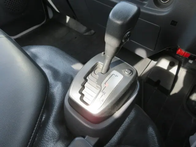 いすゞ エルフ 2RG-NJR88A(2WD)の写真18