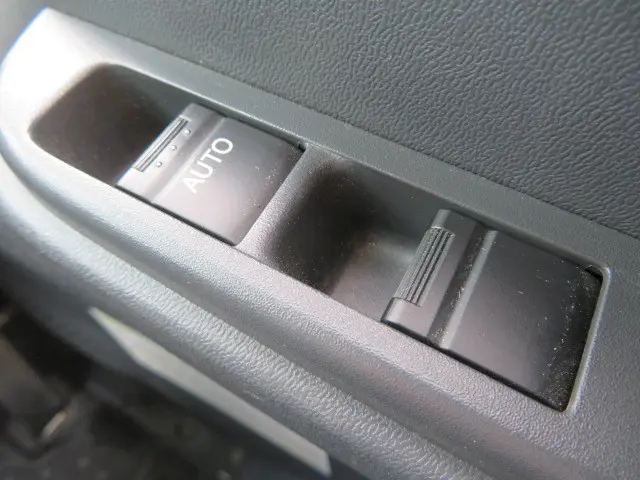 いすゞ エルフ 2RG-NJR88A(2WD)の写真19