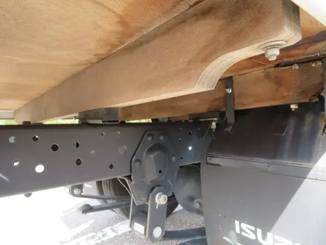 いすゞ エルフ 2RG-NJR88A(2WD)の写真40
