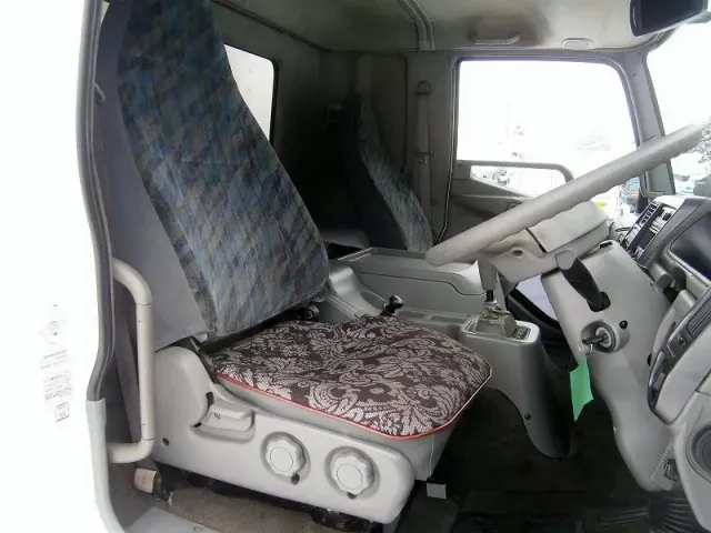 三菱 ファイター KL-FK61HMZ(2WD)の写真4