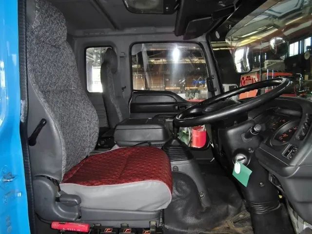 いすゞ フォワード PB-FRS35G3J(4WD)の写真4