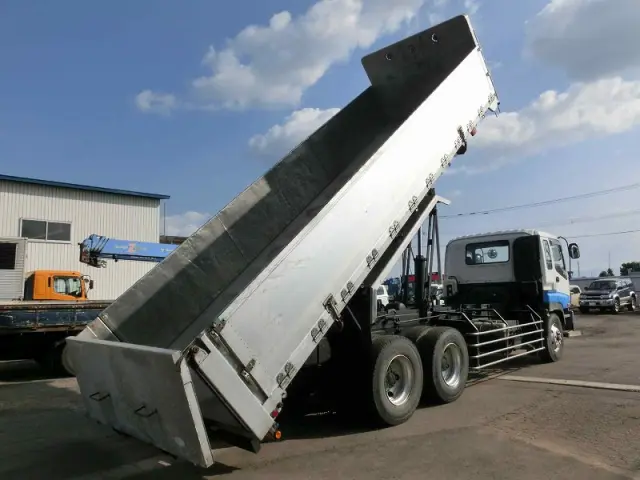 いすゞ ギガ PJ-CYZ51Q5(6x4)の写真9