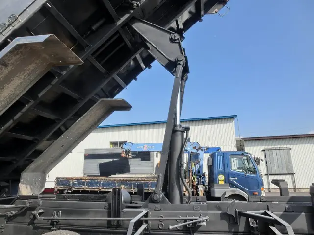 いすゞ ギガ PJ-CYZ51Q5(6x4)の写真11