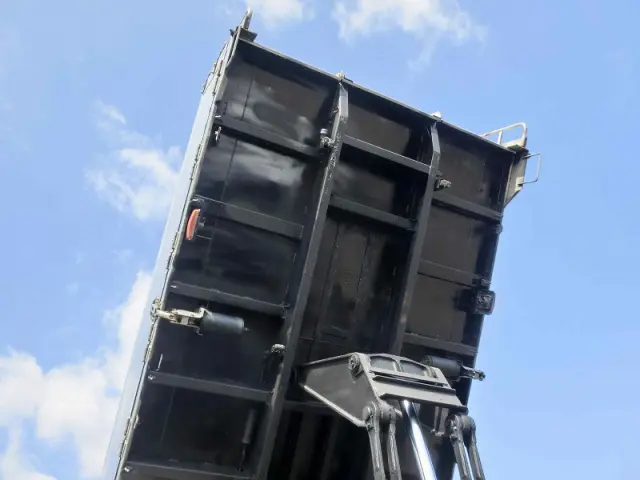 いすゞ ギガ PJ-CYZ51Q5(6x4)の写真13