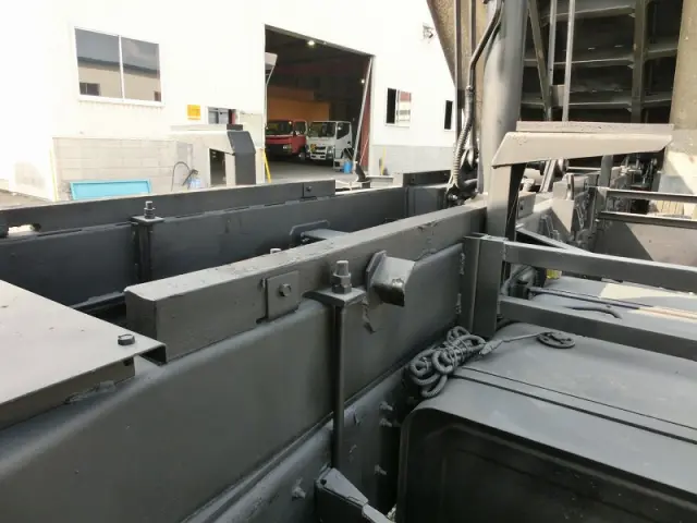 いすゞ ギガ PJ-CYZ51Q5(6x4)の写真14