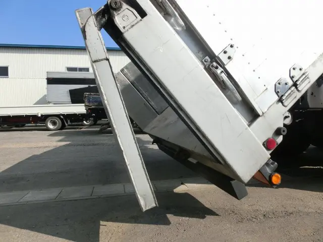 いすゞ ギガ PJ-CYZ51Q5(6x4)の写真18