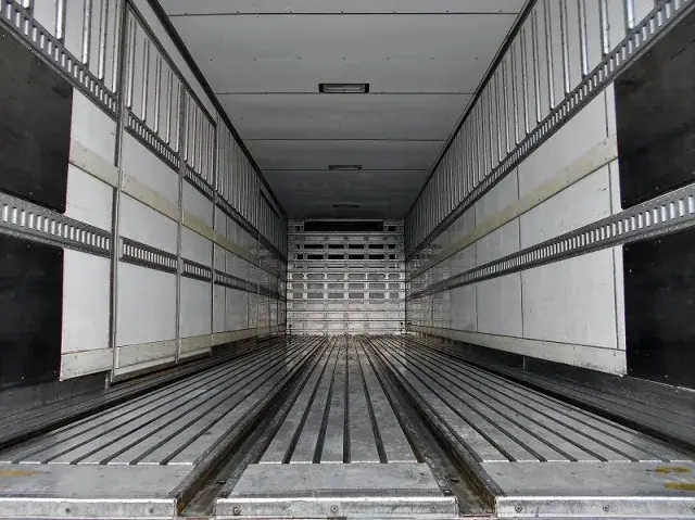 いすゞ ギガ PKG-CYL77V8(6x2)の写真8