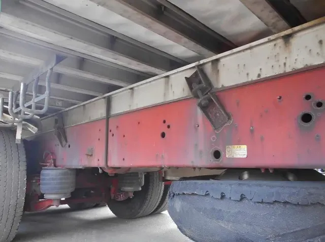 いすゞ ギガ PKG-CYL77V8(6x2)の写真11