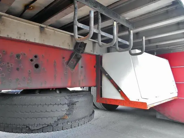 いすゞ ギガ PKG-CYL77V8(6x2)の写真12