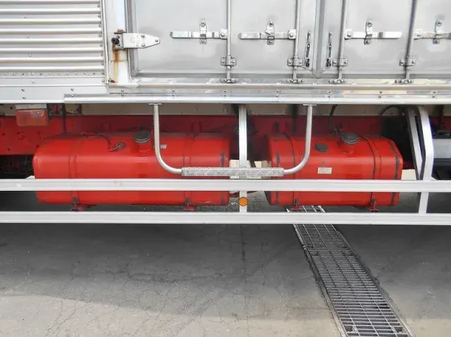 いすゞ ギガ PKG-CYL77V8(6x2)の写真14