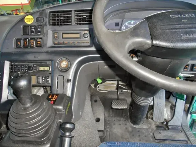 いすゞ ギガ PKG-CYL77V8(6x2)の写真23
