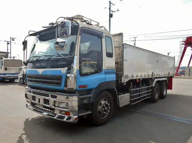 いすゞ ギガ PJ-CYM51Q6(6x2)の写真1
