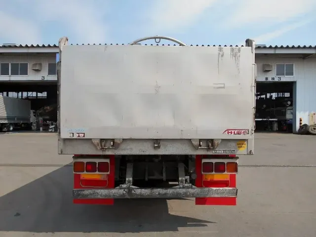 いすゞ ギガ PJ-CYM51Q6(6x2)の写真3