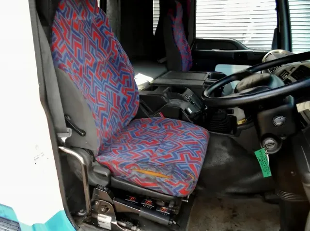 いすゞ ギガ PJ-CYM51Q6(6x2)の写真4