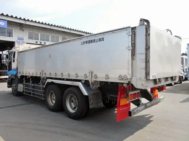 いすゞ ギガ PJ-CYM51Q6(6x2)の写真7