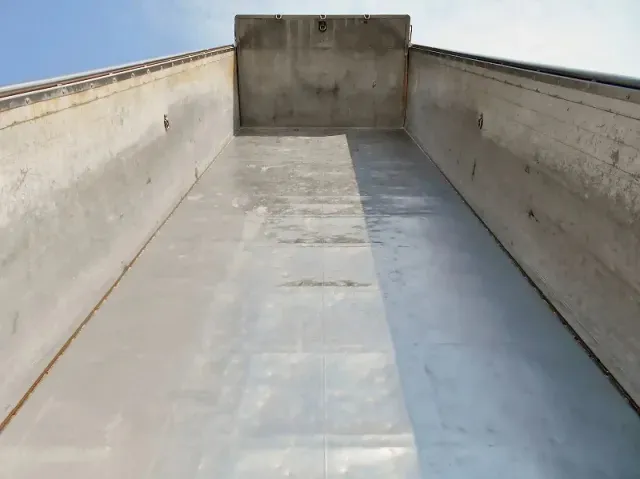 いすゞ ギガ PJ-CYM51Q6(6x2)の写真8