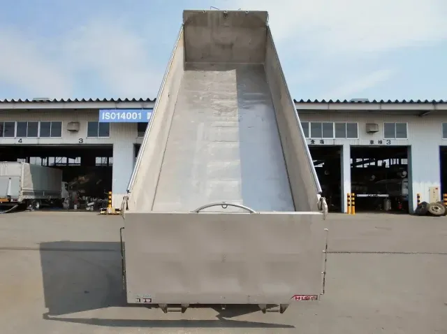 いすゞ ギガ PJ-CYM51Q6(6x2)の写真9