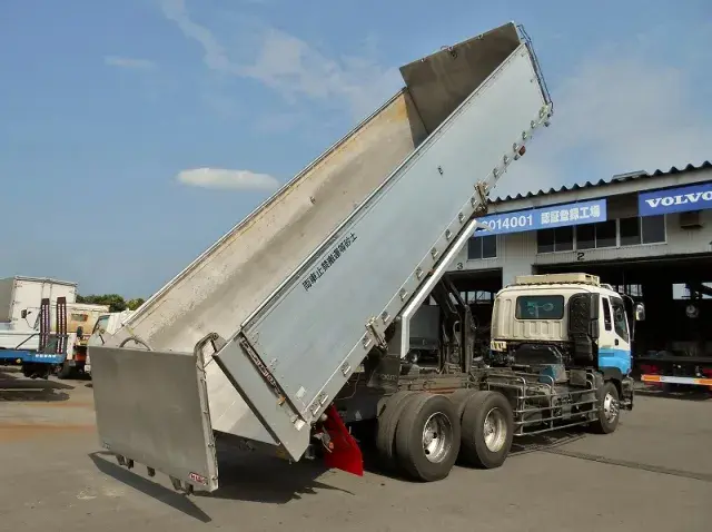 いすゞ ギガ PJ-CYM51Q6(6x2)の写真10