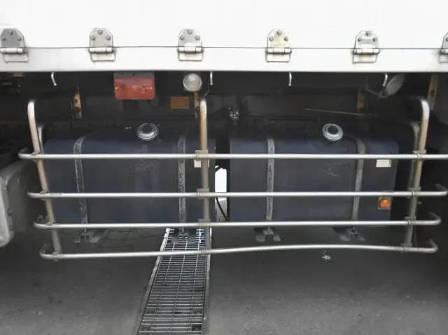 いすゞ ギガ PJ-CYM51Q6(6x2)の写真16