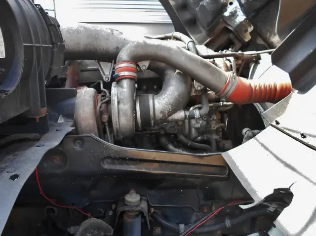 いすゞ ギガ PJ-CYM51Q6(6x2)の写真21