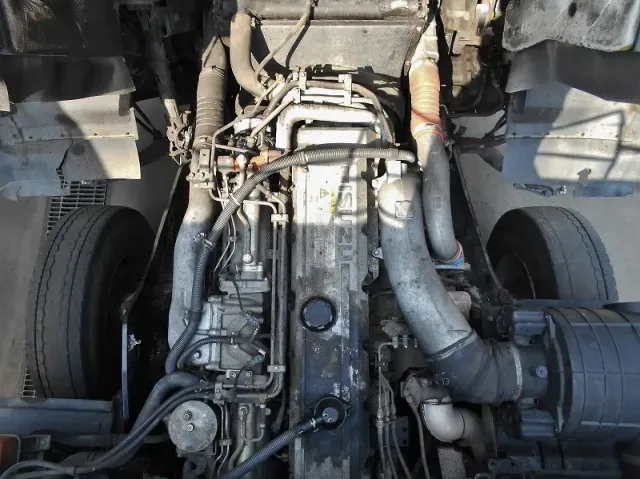 いすゞ ギガ PJ-CYM51Q6(6x2)の写真22