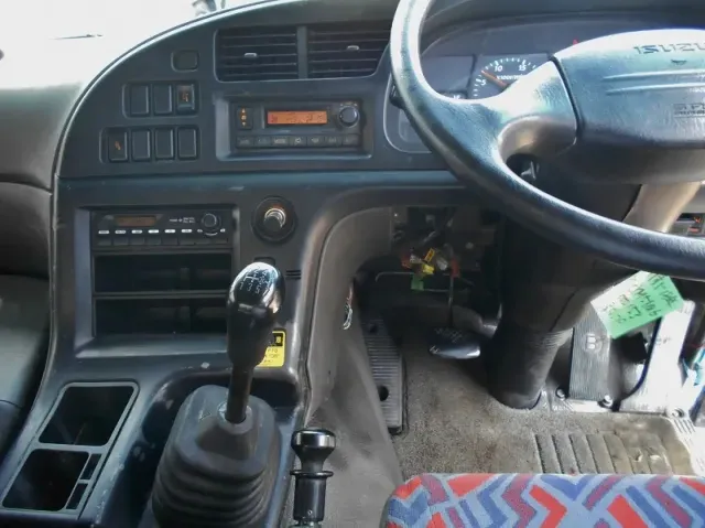 いすゞ ギガ PJ-CYM51Q6(6x2)の写真23