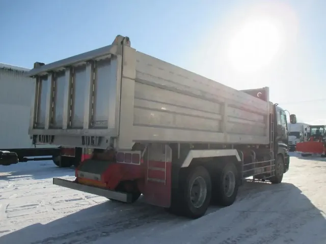 いすゞ ギガ KL-CYZ51P3(6x4)の写真2