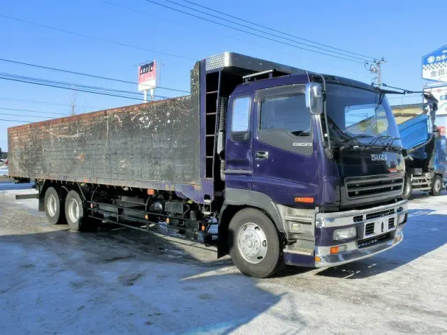 いすゞ ギガ PJ-CYZ52V6(6x4)の写真2