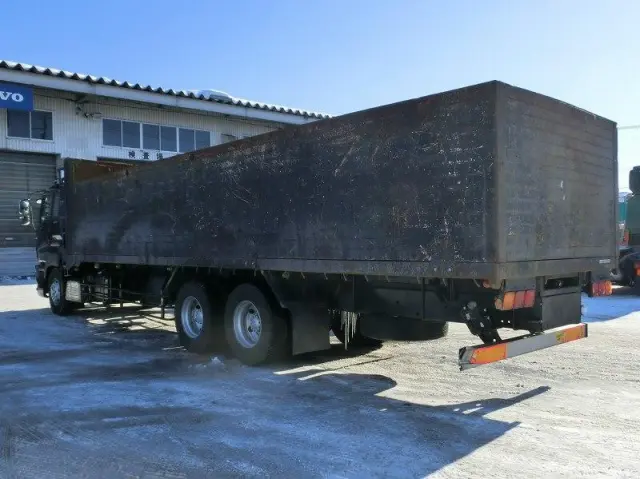 いすゞ ギガ PJ-CYZ52V6(6x4)の写真4