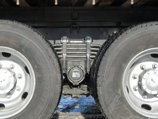 いすゞ ギガ PJ-CYZ52V6(6x4)の写真13