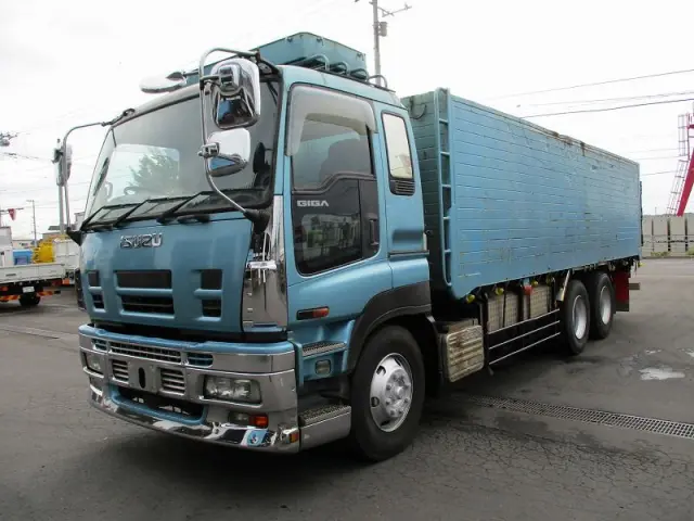 いすゞ ギガ PDG-CYZ52Q8(6x4)の写真1