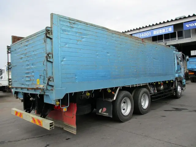 いすゞ ギガ PDG-CYZ52Q8(6x4)の写真6