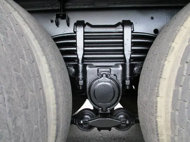 いすゞ ギガ PDG-CYZ52Q8(6x4)の写真11