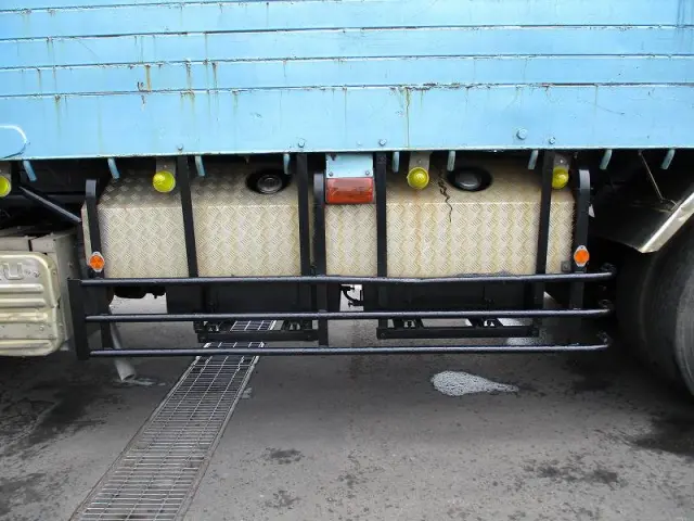 いすゞ ギガ PDG-CYZ52Q8(6x4)の写真13