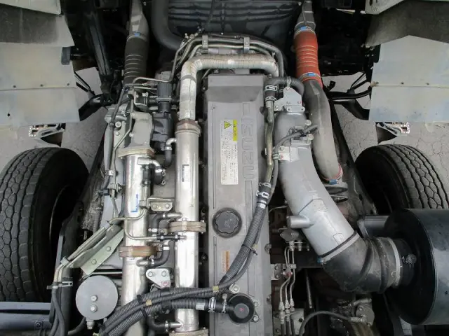 いすゞ ギガ PDG-CYZ52Q8(6x4)の写真21