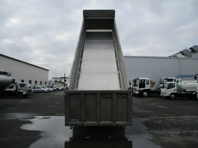 いすゞ ギガ PJ-CYY52V6(6x4)の写真7