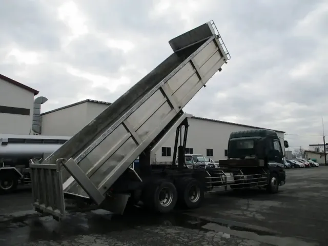 いすゞ ギガ PJ-CYY52V6(6x4)の写真10