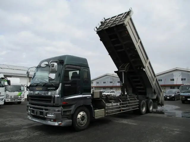 いすゞ ギガ PJ-CYY52V6(6x4)の写真11